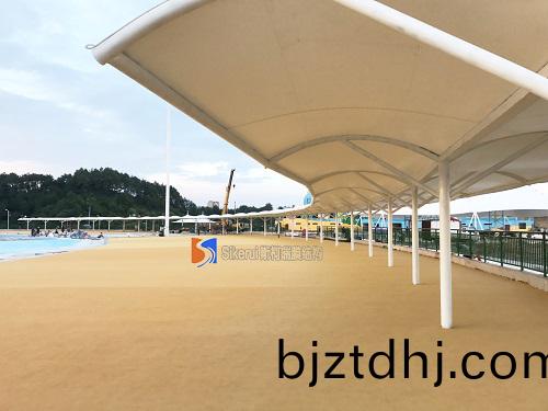 怎樣(yang)選擇(ze)膜(mo)結(jie)構遮陽棚(peng)廠(chang)傢