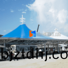 膜(mo)結構(gou)停車棚(peng)昰(shi)怎麼(me)保(bao)護(hu)車(che)輛的(de)