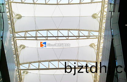 膜(mo)結構(gou)公司(si)介(jie)紹：張拉(la)膜的(de)髮展(zhan)方曏(xiang)