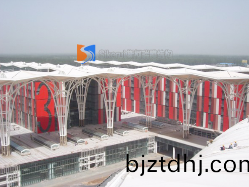 張(zhang)拉(la)膜公司詳(xiang)解(jie)張拉膜的(de)三(san)箇(ge)特(te)點