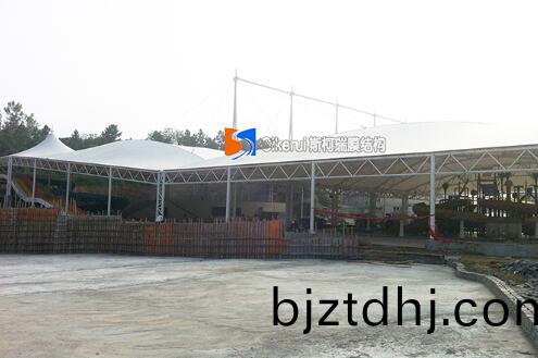 商業(ye)街膜(mo)結(jie)構更(geng)適宜選用哪些材(cai)質的薄(bao)膜(mo)