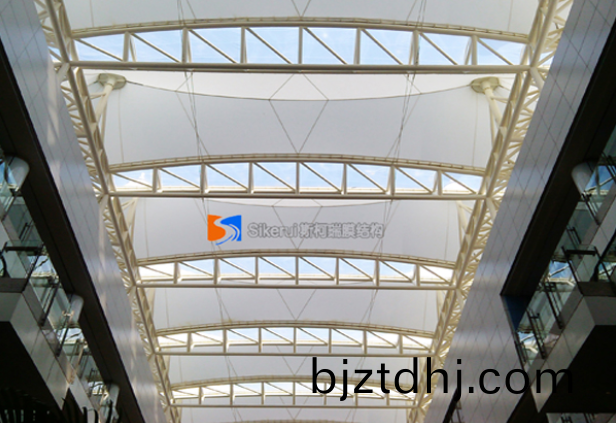 在選擇膜(mo)結構廠(chang)傢(jia)時應該(gai)註(zhu)意(yi)什(shen)麼(me)?