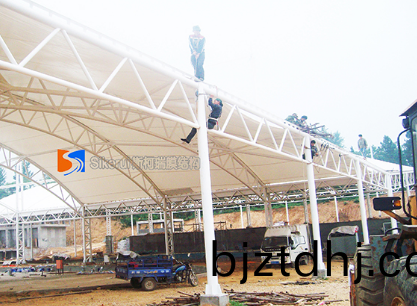 如(ru)何(he)判斷(duan)膜結構(gou)停車棚(peng)‍的(de)質量(liang)怎(zen)麼(me)樣？