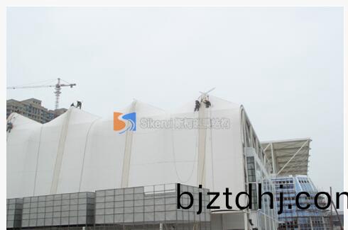 膜(mo)結構遮(zhe)陽(yang)棚的安(an)裝(zhuang)需註(zhu)意(yi)哪些事項(xiang)