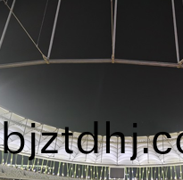 小(xiao)區(qu)膜(mo)結(jie)構(gou)停(ting)車(che)棚(peng)的應用(yong)