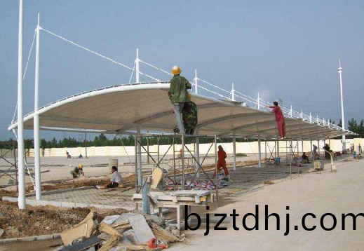 結(jie)構(gou)公司(si)告訴(su)您膜結構主要的(de)應用(yong)領(ling)域(yu)