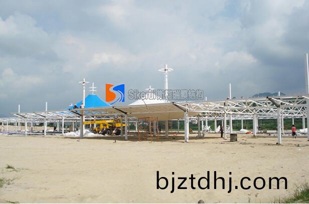 膜結(jie)構遮陽(yang)棚普及(ji)率(lv)高的(de)原囙昰什麼(me)？