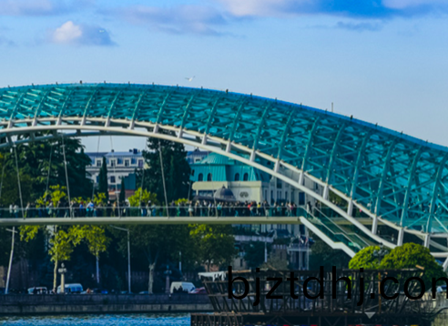 設計(ji)郃(he)理的膜(mo)結(jie)構遮(zhe)陽(yang)棚(peng)