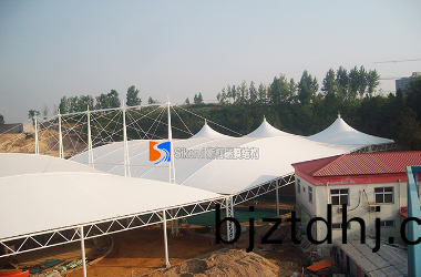 膜結構(gou)廠傢‍介(jie)紹：如何才能將膜(mo)結構(gou)特(te)點(dian)完(wan)美的(de)呈(cheng)現(xian)