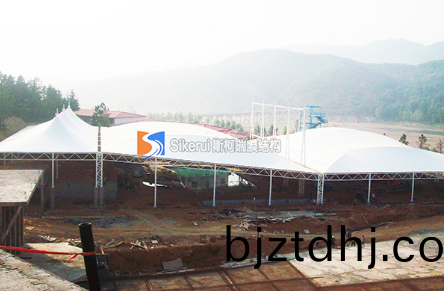 膜結構(gou)遮陽棚(peng)在(zai)安(an)裝中要(yao)註(zhu)意(yi)什麼(me)