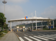 如(ru)何(he)選擇(ze)可(ke)靠(kao)的張(zhang)拉膜生産(chan)廠傢(jia)