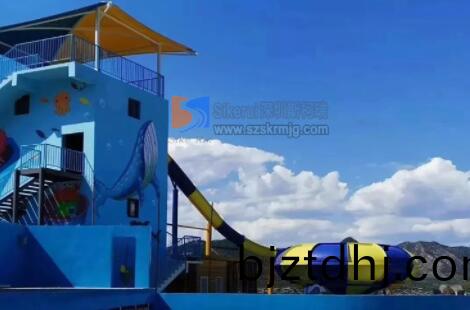 應(ying)該選擇怎(zen)樣的(de)張(zhang)拉(la)膜(mo)廠(chang)傢