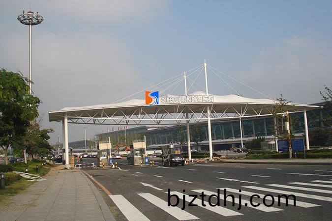 大(da)連國際(ji)機場(chang)齣入口膜(mo)結(jie)構(gou)項目