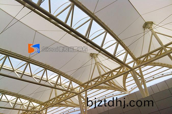 香(xiang)港(gang)大學頂(ding)棚膜(mo)結(jie)構工(gong)程