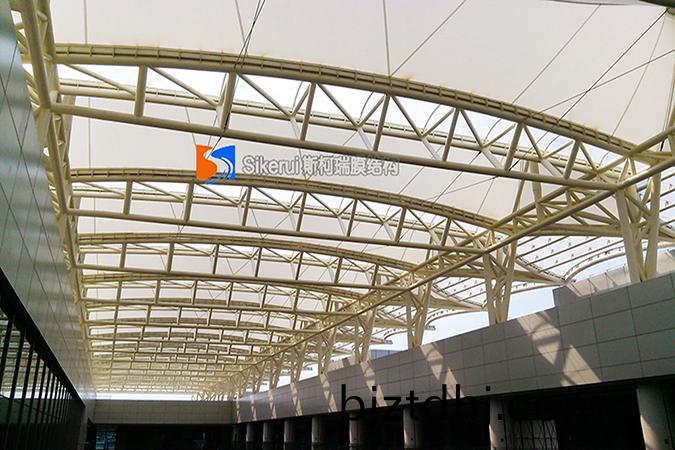 香港大學頂棚(peng)膜結(jie)構(gou)工程