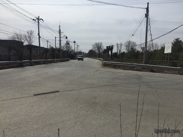 公司门前道路